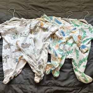 Oldnavy 0-3mo sleepers 4 piece set
